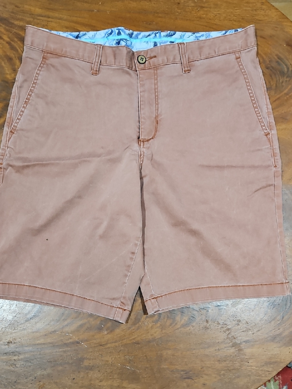 Tommy Bahama Men's Dusty Rose Flat-Front Chino Shorts 10"